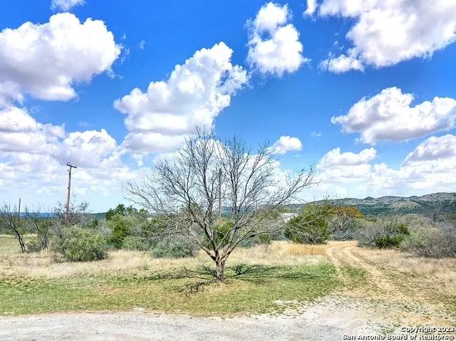 321 Robin Rd Camp Wood, TX 78833