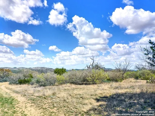 321 Robin Rd Camp Wood, TX 78833