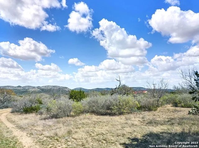 321 Robin Rd Camp Wood, TX 78833