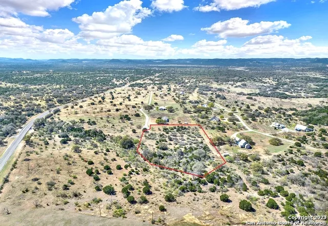 321 Robin Rd Camp Wood, TX 78833