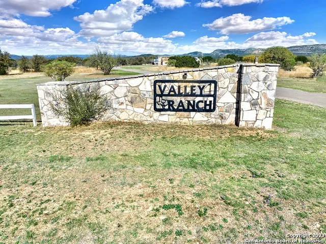321 Robin Rd Camp Wood, TX 78833