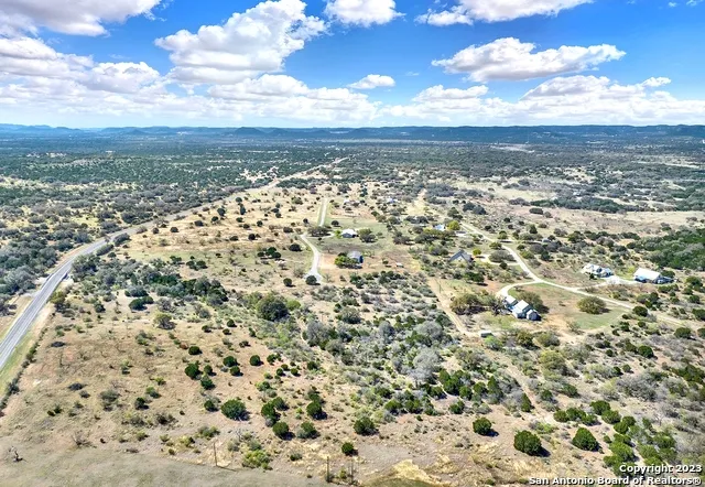 321 Robin Rd Camp Wood, TX 78833