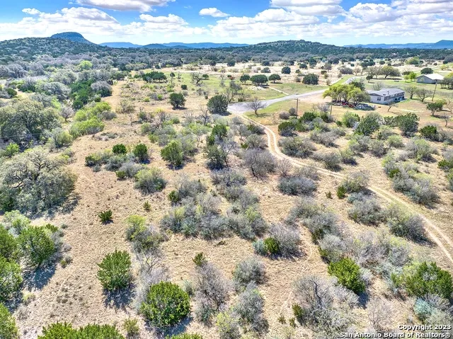 321 Robin Rd Camp Wood, TX 78833