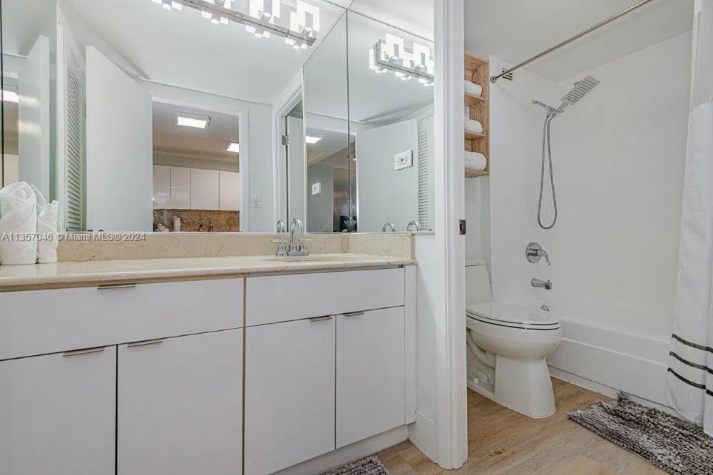 2301 Collins Ave #842 Miami Beach, FL 33139