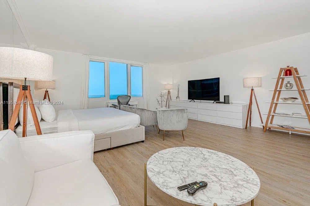 2301 Collins Ave #842 Miami Beach, FL 33139