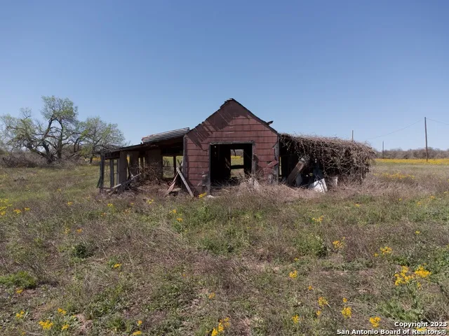 8765 US Highway 87 W La Vernia, TX 78121