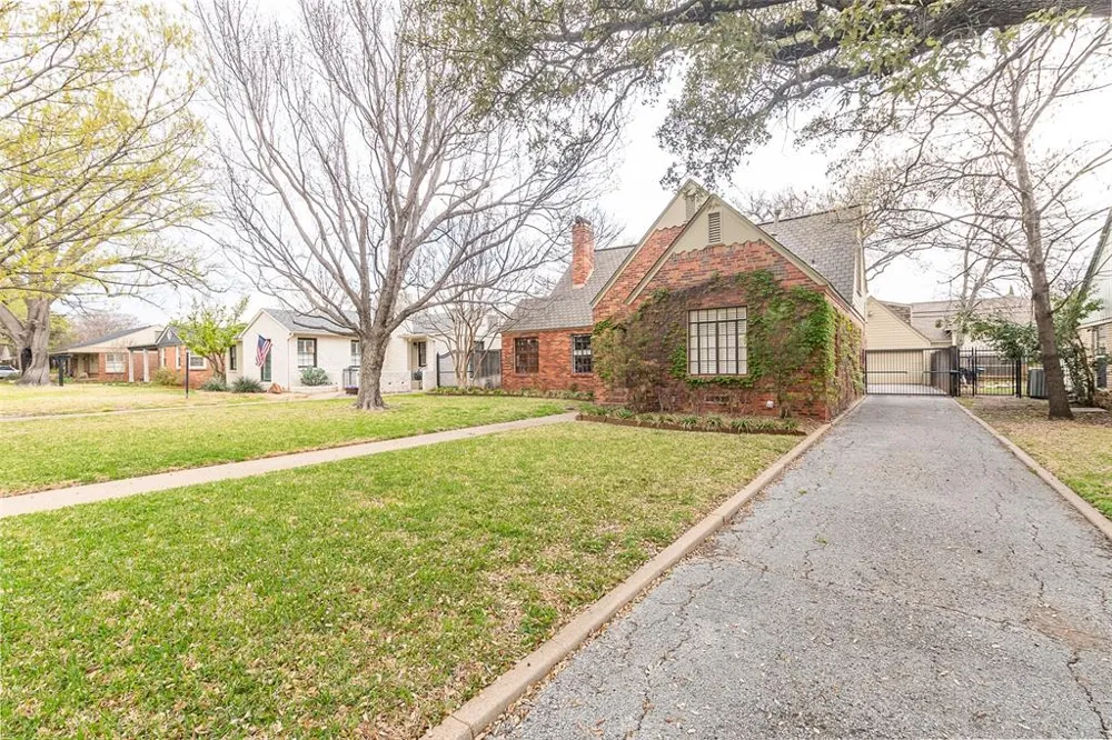 3624 Westcliff Road S Fort Worth, TX 76109