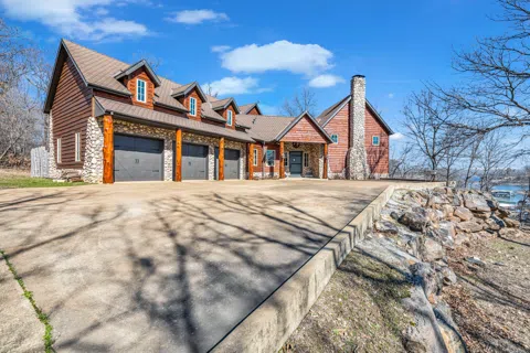 4040 N Point Loop