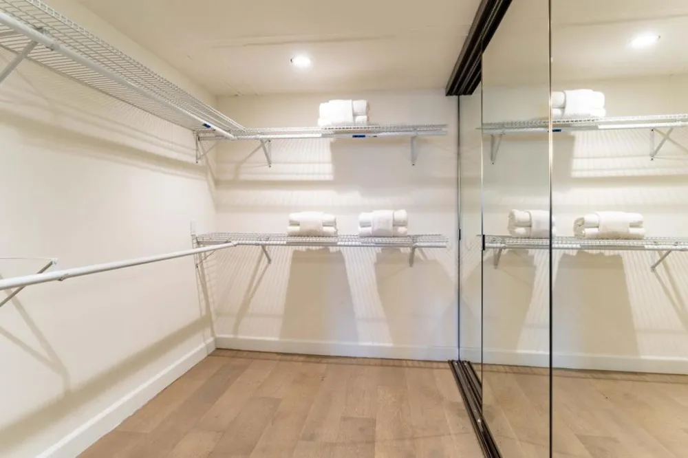 787 Sharon Park Drive Menlo Park, CA 94025