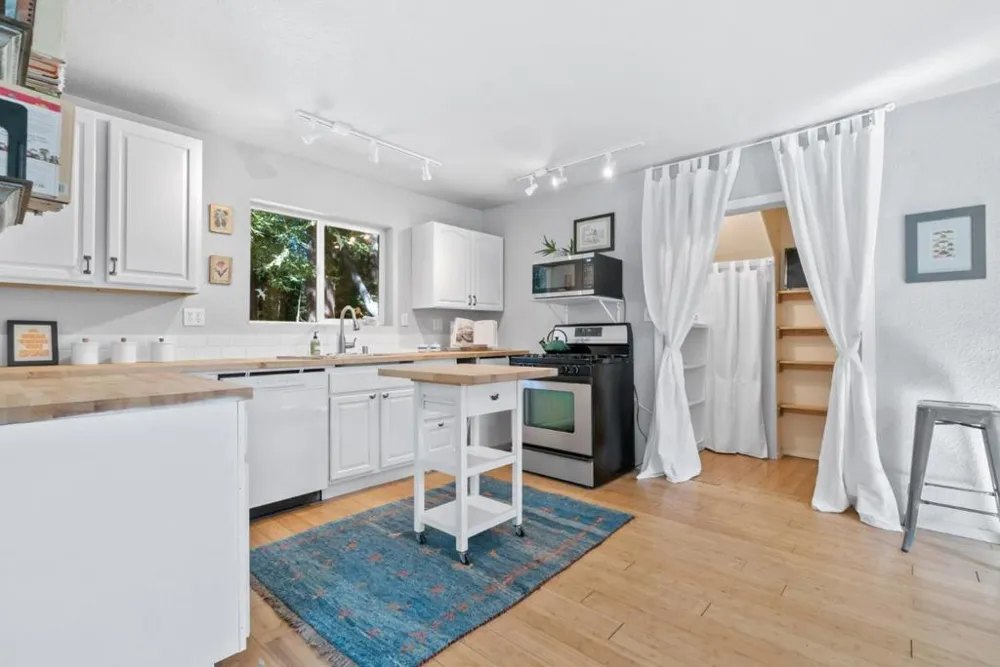 6121 Fern Flat Road Aptos, CA 95003