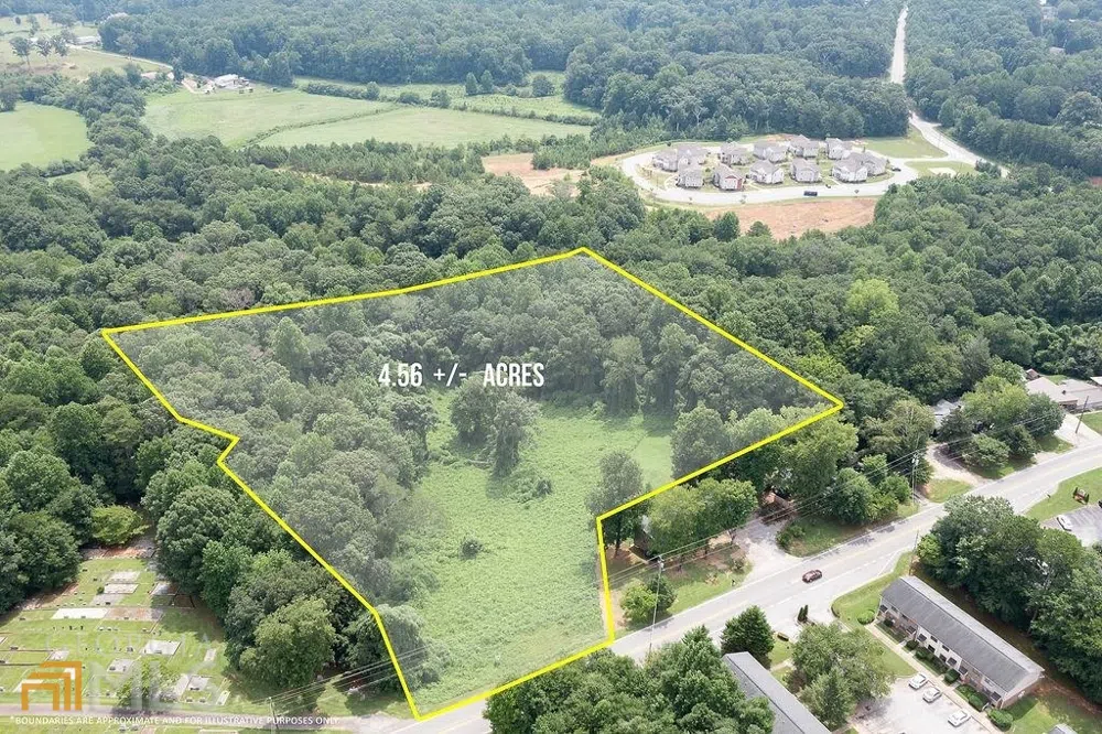 1562 Central AVE Demorest, GA 30535