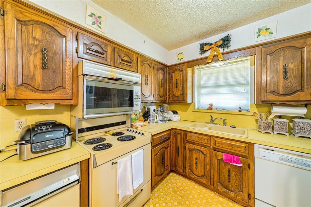 931 Rock Canyon Drive Duncanville, TX 75137