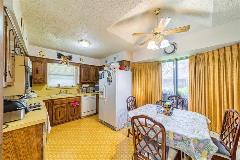 931 Rock Canyon Drive Duncanville, TX 75137