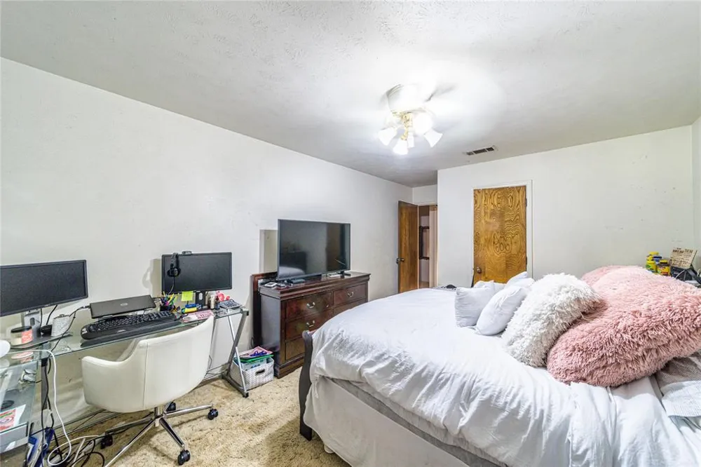 931 Rock Canyon Drive Duncanville, TX 75137