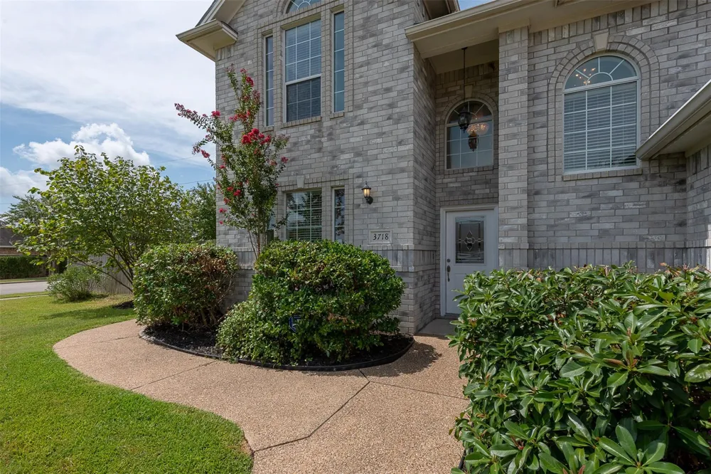 3718 Bridle Court College Station, TX 77845