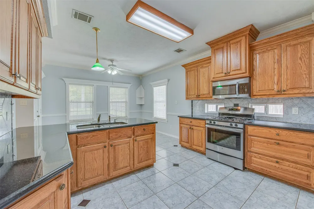 3718 Bridle Court College Station, TX 77845