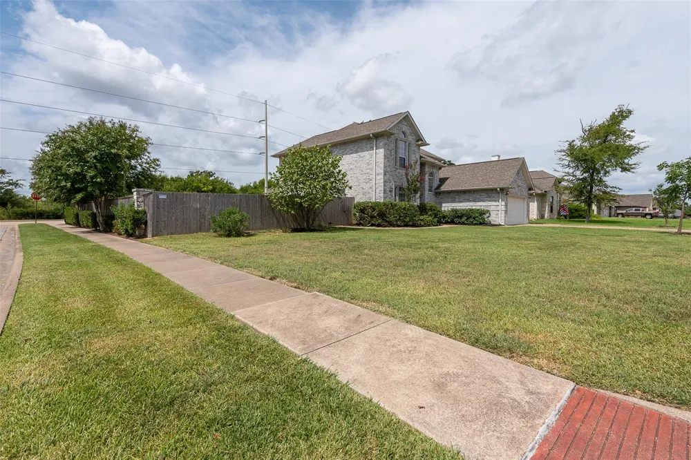 3718 Bridle Court College Station, TX 77845