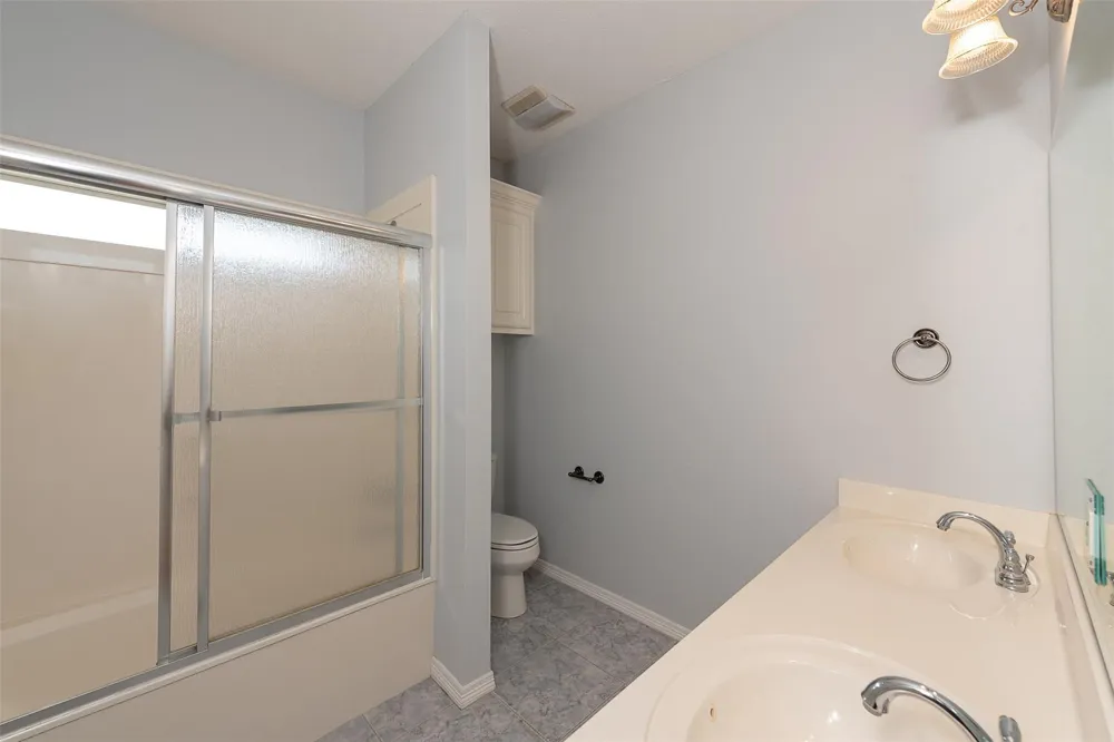 3718 Bridle Court College Station, TX 77845