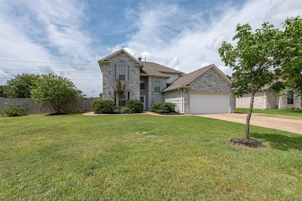 3718 Bridle Court College Station, TX 77845