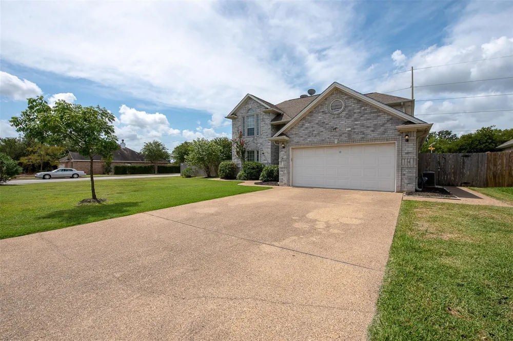 3718 Bridle Court College Station, TX 77845