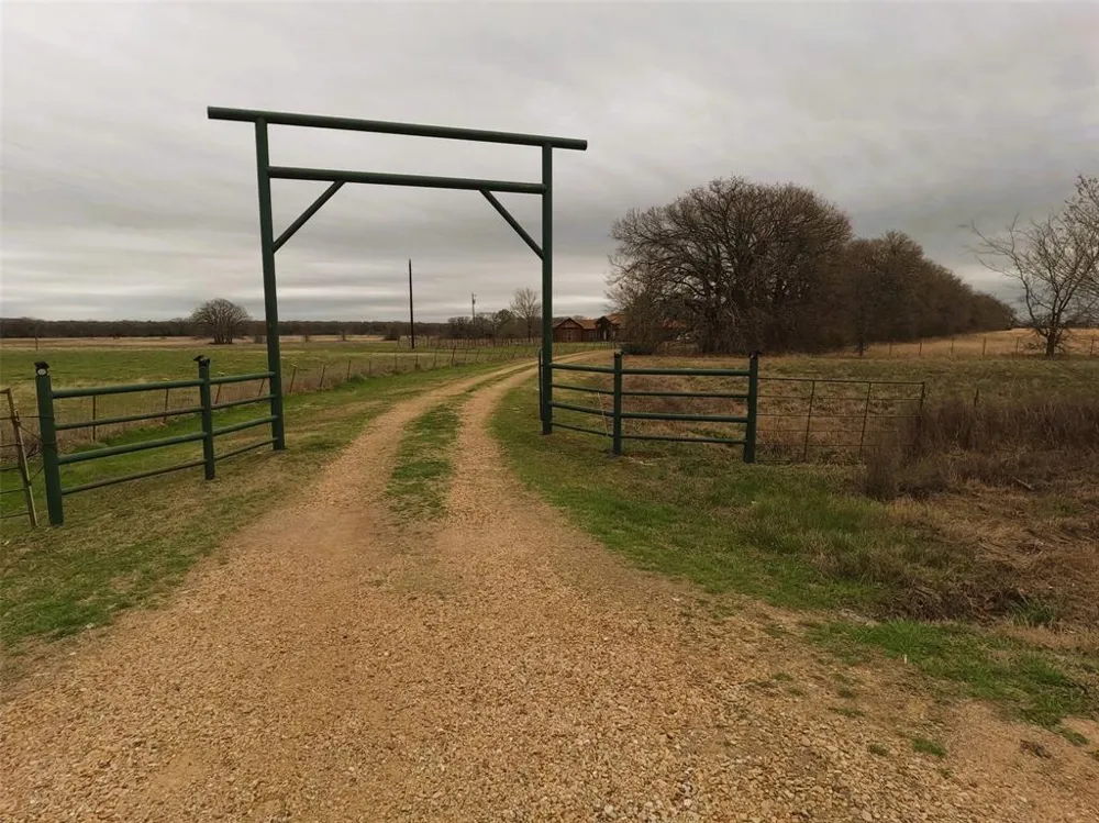 12053 S HWY 34 Scurry, TX 75158