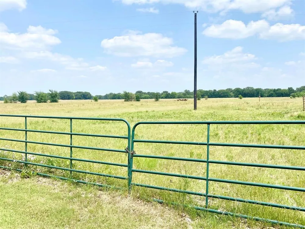 12053 S HWY 34 Scurry, TX 75158