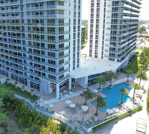 16385 Biscayne Blvd #7