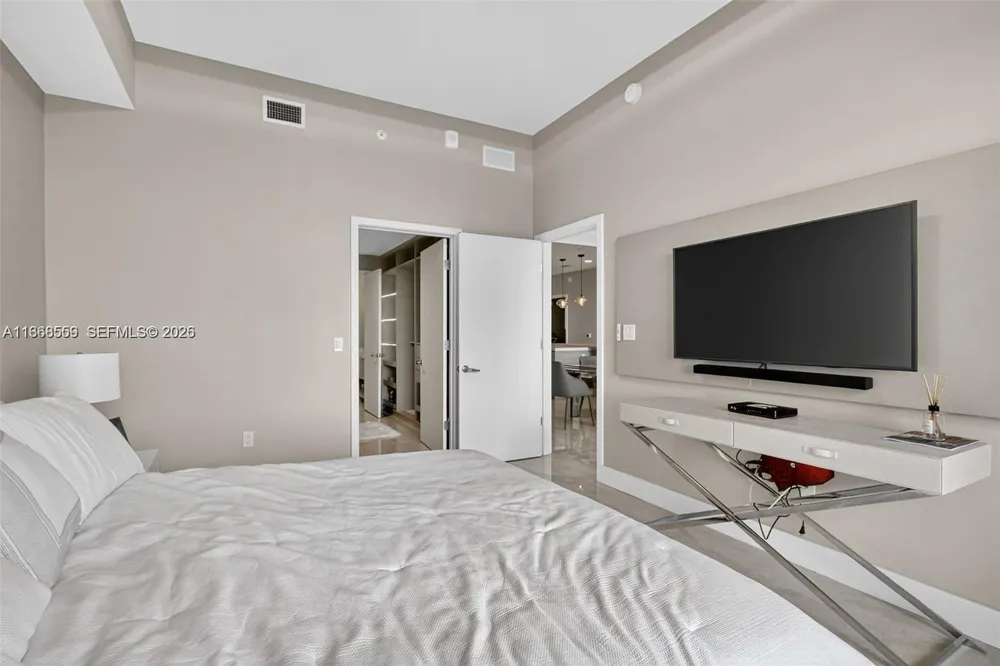 16385 Biscayne Blvd #7 North Miami Beach, FL 33160