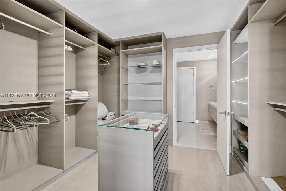 16385 Biscayne Blvd #7 North Miami Beach, FL 33160