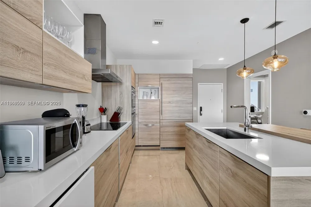 16385 Biscayne Blvd #7 North Miami Beach, FL 33160