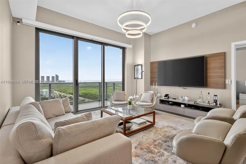 16385 Biscayne Blvd #7 North Miami Beach, FL 33160