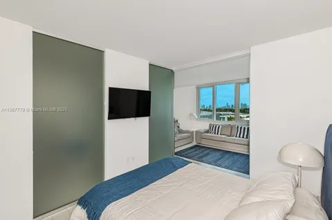 2301 Collins Ave #1032