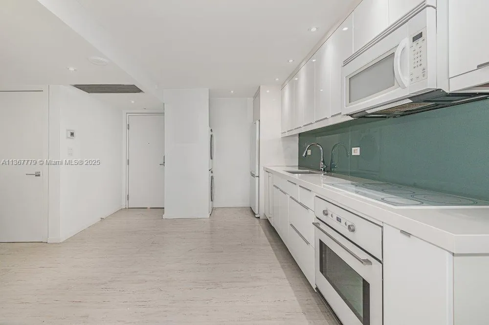 2301 Collins Ave #1032 Miami Beach, FL 33139
