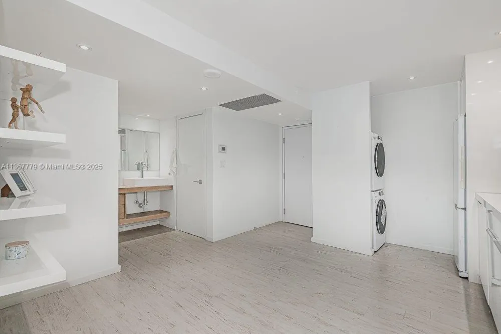 2301 Collins Ave #1032 Miami Beach, FL 33139