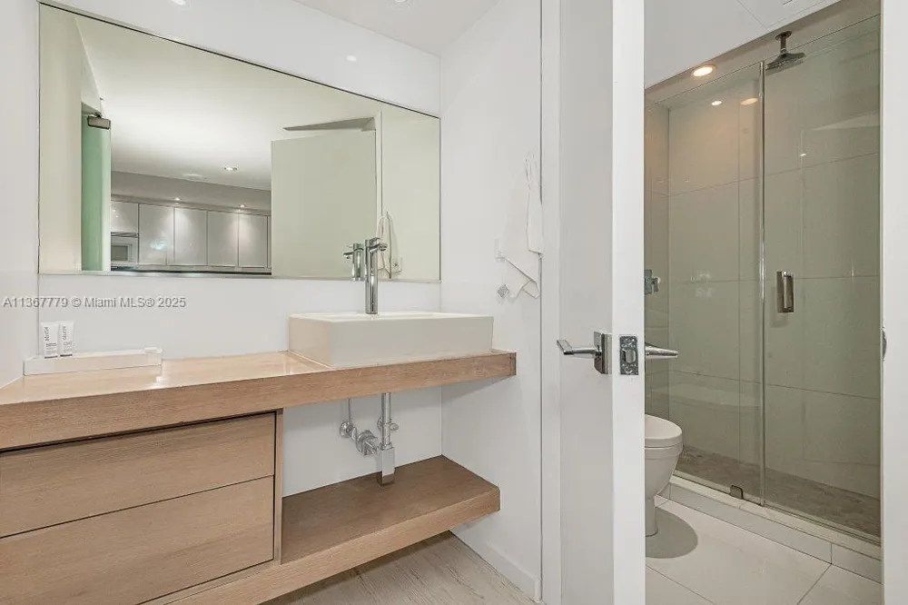2301 Collins Ave #1032 Miami Beach, FL 33139