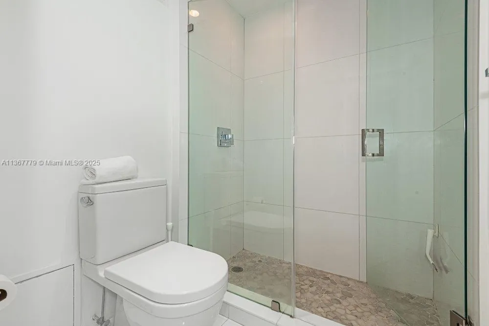 2301 Collins Ave #1032 Miami Beach, FL 33139