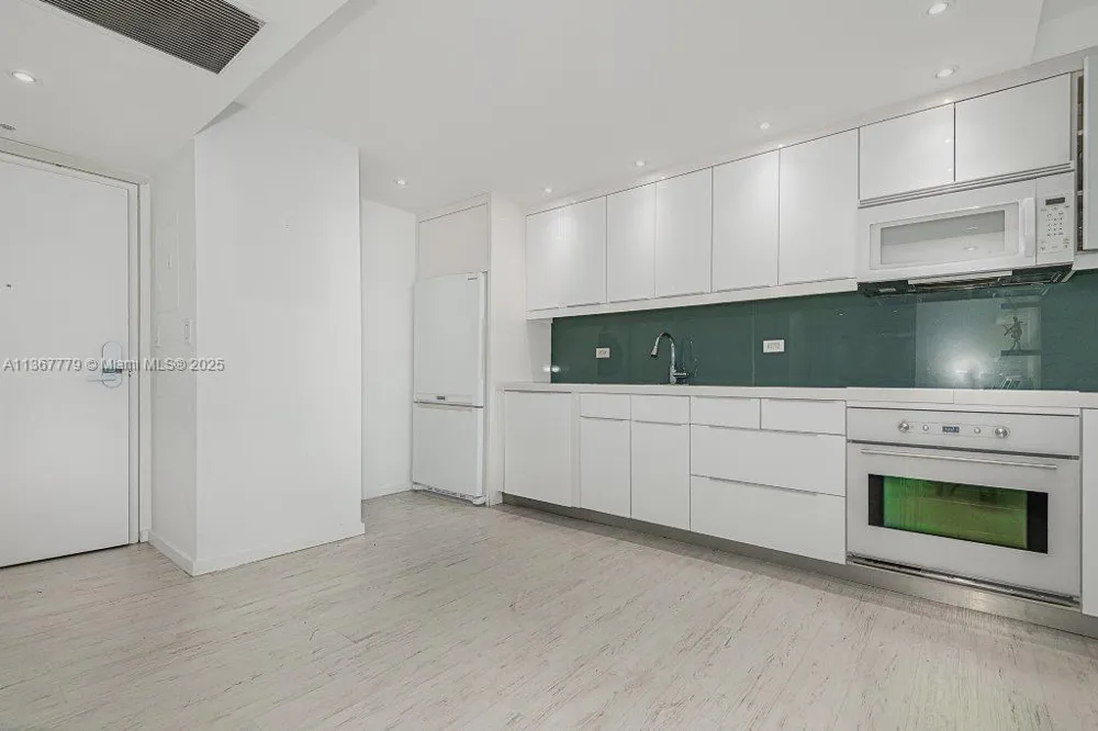 2301 Collins Ave #1032 Miami Beach, FL 33139