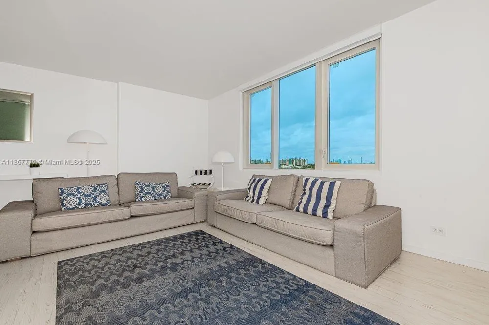 2301 Collins Ave #1032 Miami Beach, FL 33139