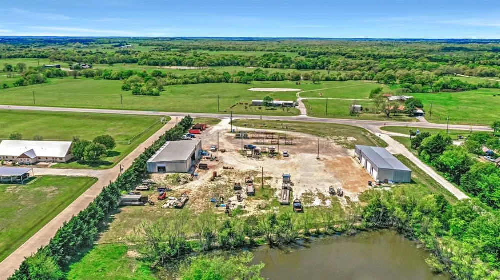 23350 US Highway 377 Whitesboro, TX 76273