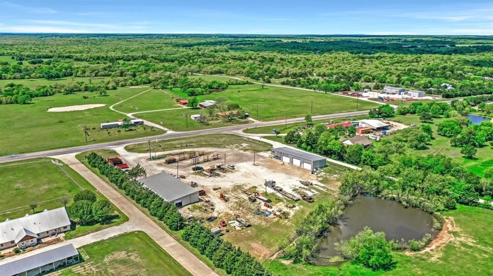 23350 US Highway 377 Whitesboro, TX 76273