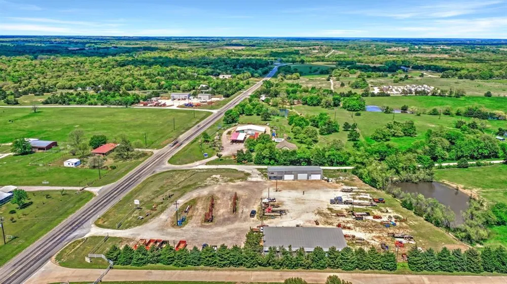 23350 US Highway 377 Whitesboro, TX 76273