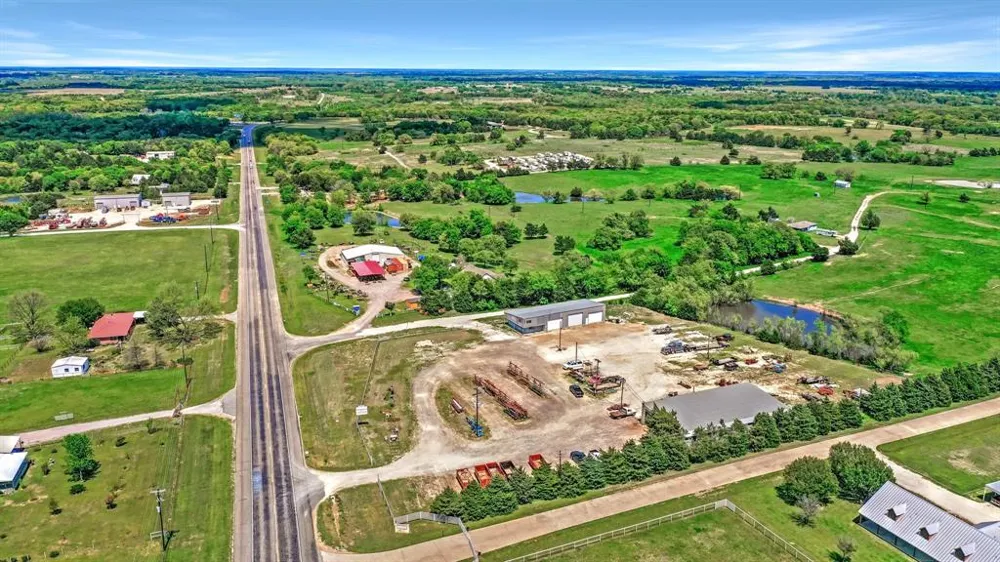 23350 US Highway 377 Whitesboro, TX 76273