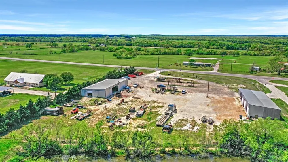 23350 US Highway 377 Whitesboro, TX 76273