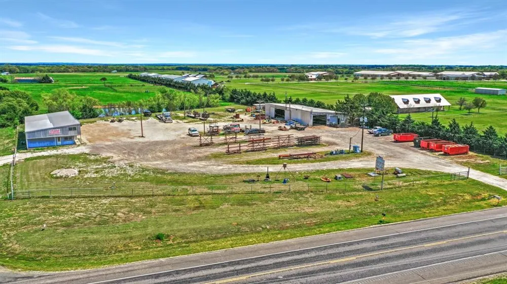 23350 US Highway 377 Whitesboro, TX 76273