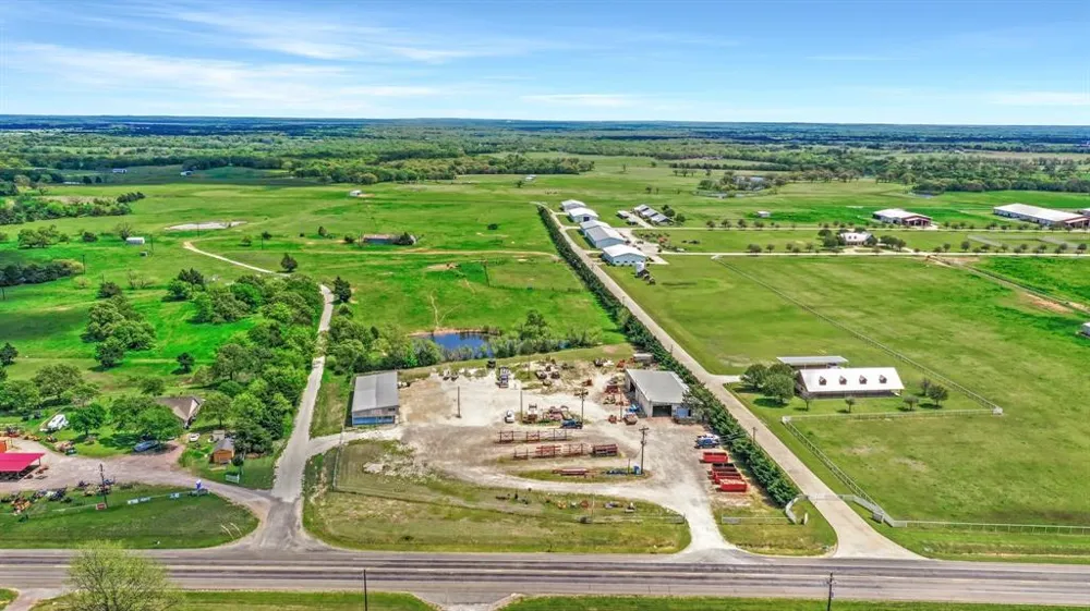 23350 US Highway 377 Whitesboro, TX 76273