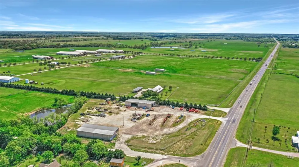 23350 US Highway 377 Whitesboro, TX 76273
