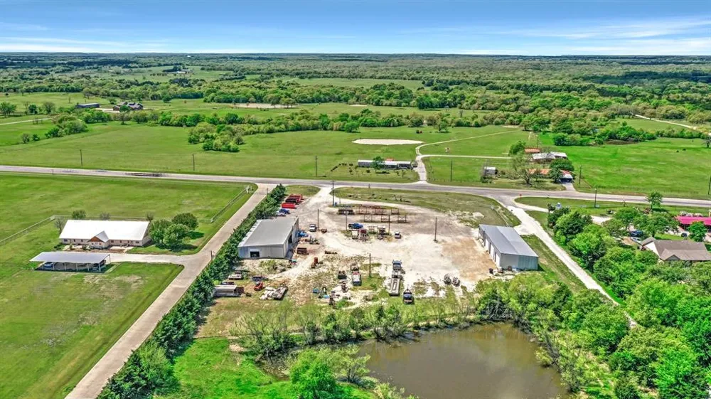 23350 US Highway 377 Whitesboro, TX 76273