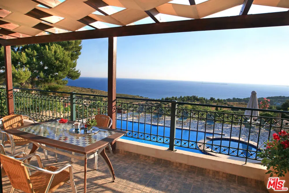 10 ARGOSTOLI  LAKITHRAS  KEFALONIA  GREECE 