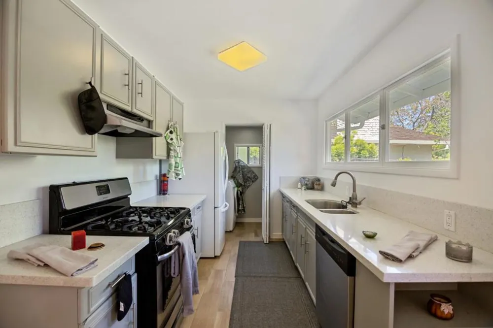 2158 Jardin Drive Mountain View, CA 94040