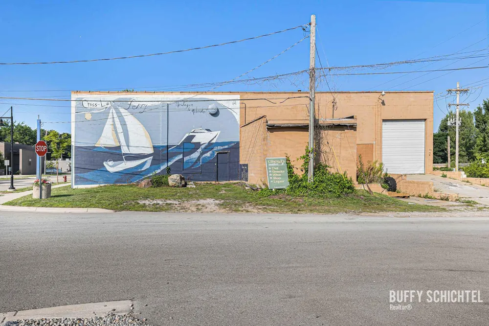 1812 Lakeshore Drive Muskegon, MI 49441